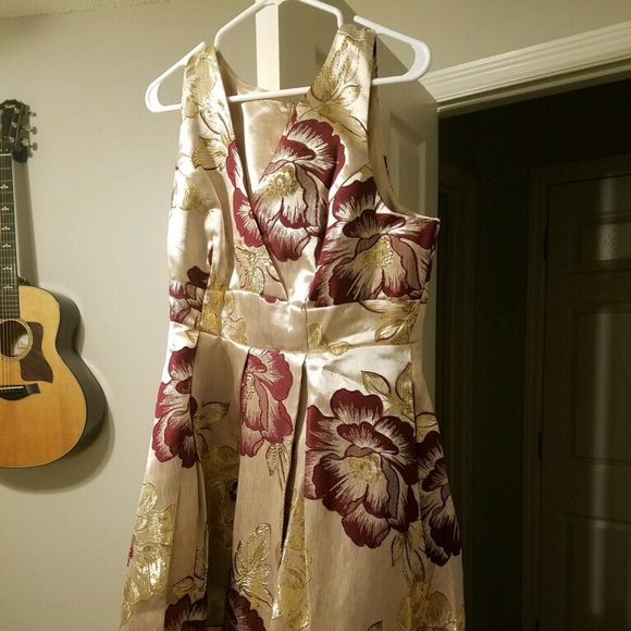 Meet your Posher, Sarah - Picture 2 of 2